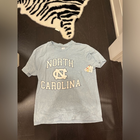 Brand new graphic tee - Picture 2 of 5